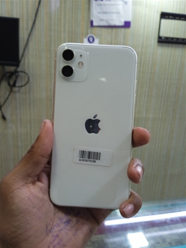 iPhone 11  - White, 128