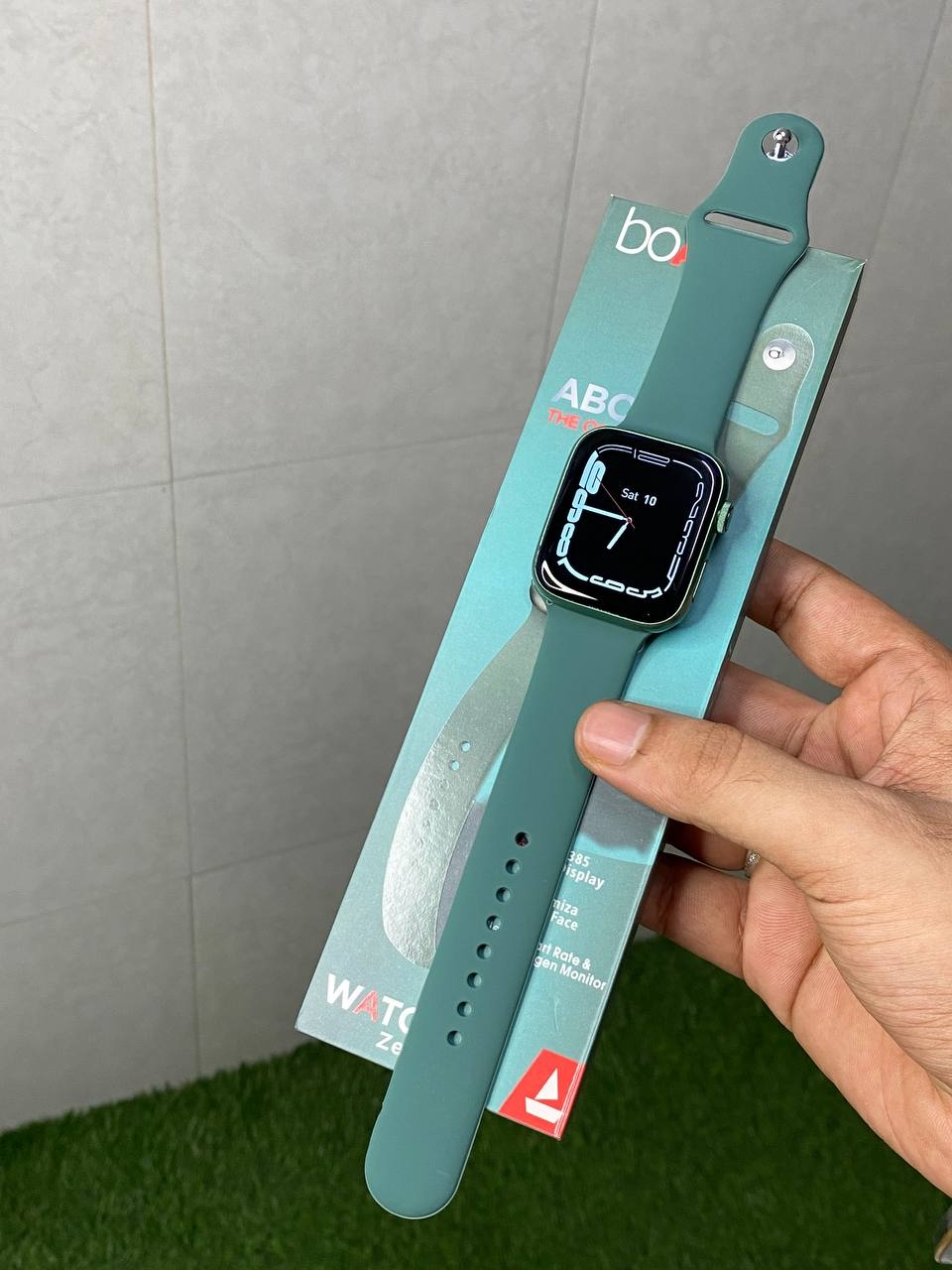 BoAt Smartwatch With On/Off Logo In Display