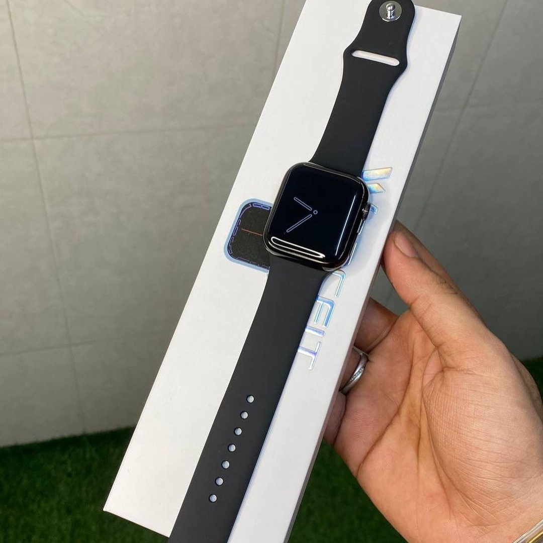 Wearfit HW7 Max Series 7 Full Screen Smartwatch Always On Display