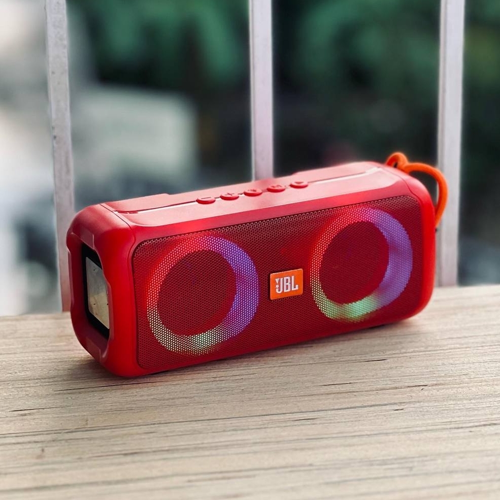 Portable Bluetooth Speaker Dynamic Thunder Sound with High Bass 2400mAh