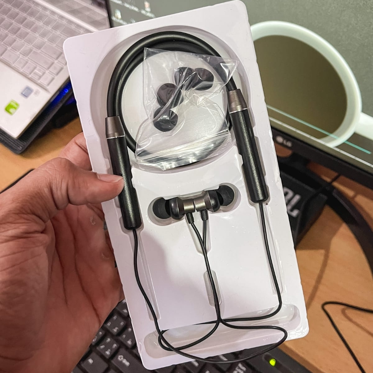 Lenovo Neckband HE05 Bluetooth 5.0 High Battery Backup Awesome