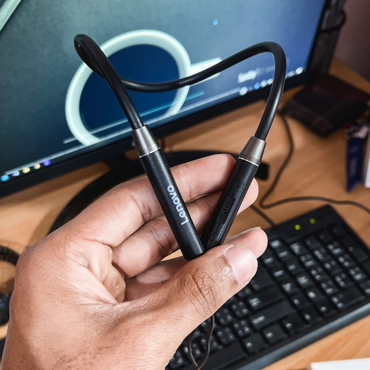 Lenovo Neckband HE05 Bluetooth 5.0 High Battery Backup Awesome