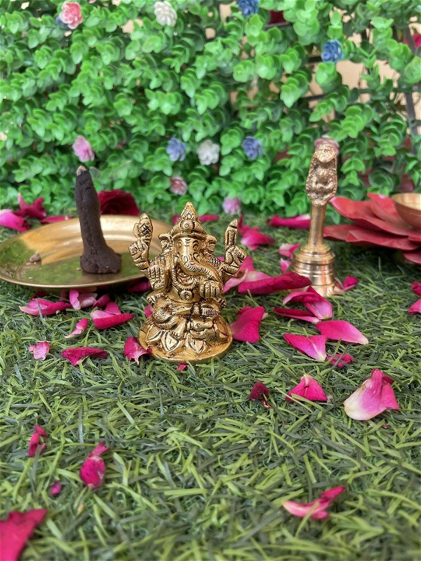 VIKRAM METAL Brass Ganesh Murti  - 2.3 inch, GOLDEN