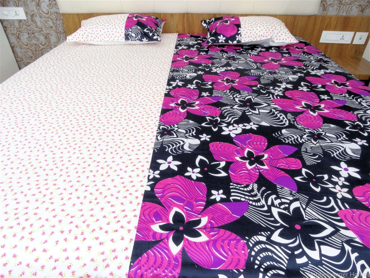 Doppelganger Homes Big Flower Designer Double Bed Sheet