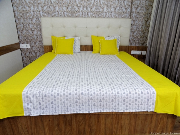 Doppelganger Homes Yellow Christmas tree Double Bed Sheet