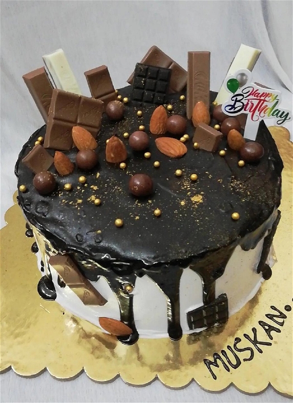 Kitkat Chocolate Cake - 1 Pound