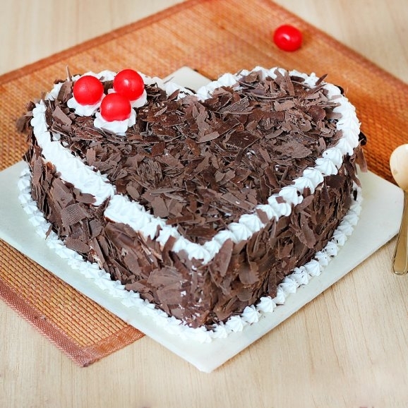 Love Shape Black Forest Cake - 1 Pound