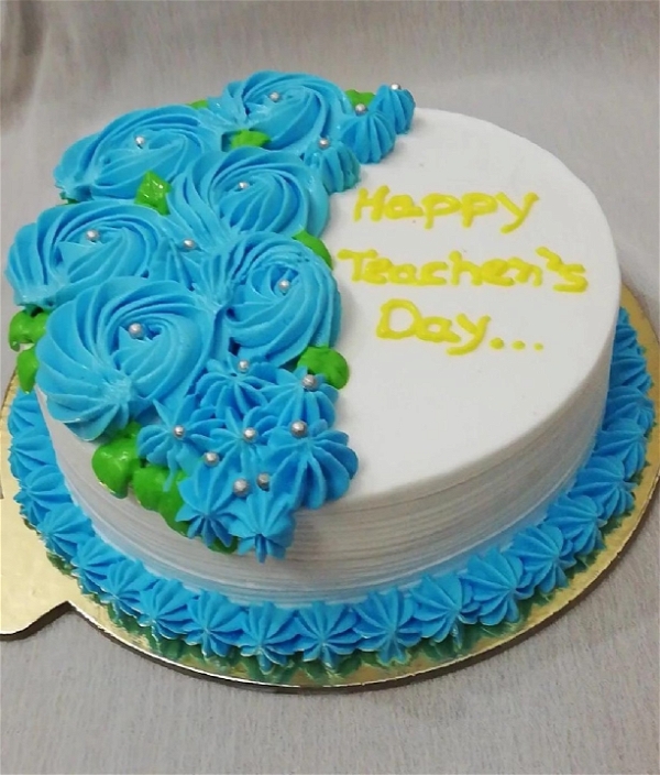 Semi Floral Blue Velvet Cake - 1 Pound