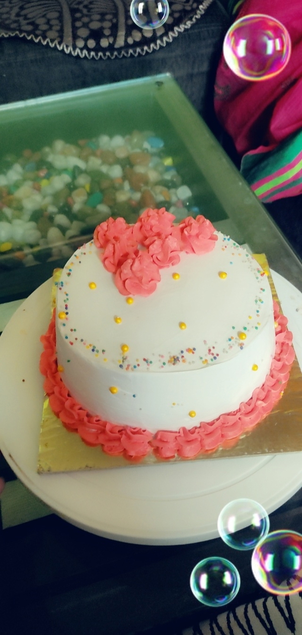 Flower Red Vanilla Cake - 1 Pound