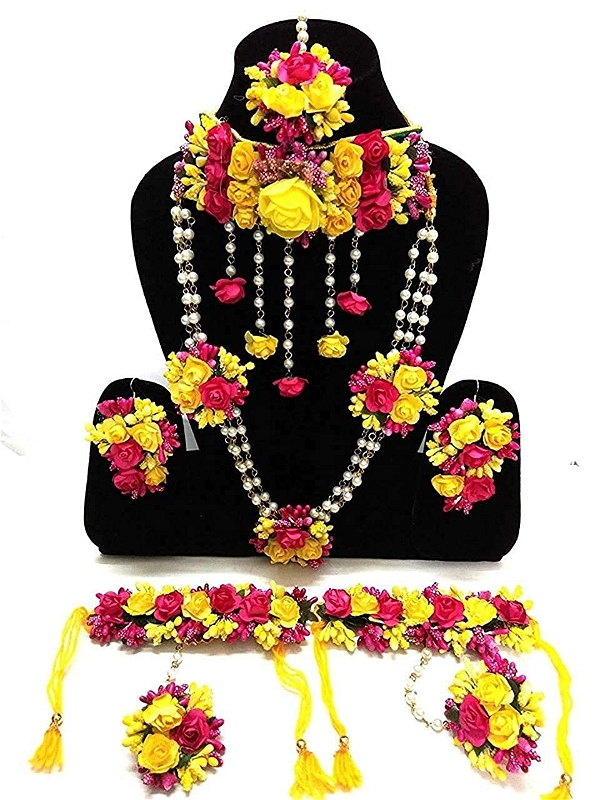 Elegant Flower Jewellery | Fashionable Mangtika with earrings | Flower Jewels | Bridal Jewellery | Flower Earrings and Mangtika Set | Women Floral Jewellery for Haldi and religious festivals | Flower jewelery for haldi marriage ceremony